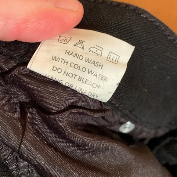 Black juniors Large ripped distressed cuffed 5 pocket STRETCH jean shorts EUC - Picture 8 of 8